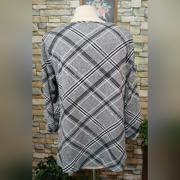AGB Black and White Plaid Crew Neck Sweater - Picture 2 of 3